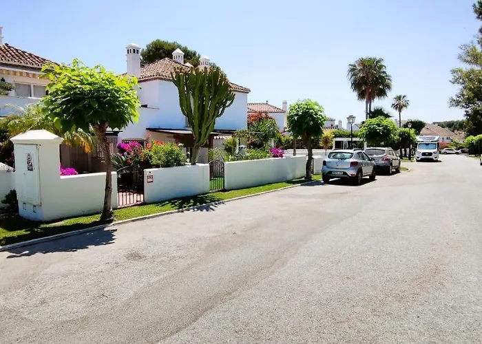 Apartamento con Jardin y Piscina en Playa